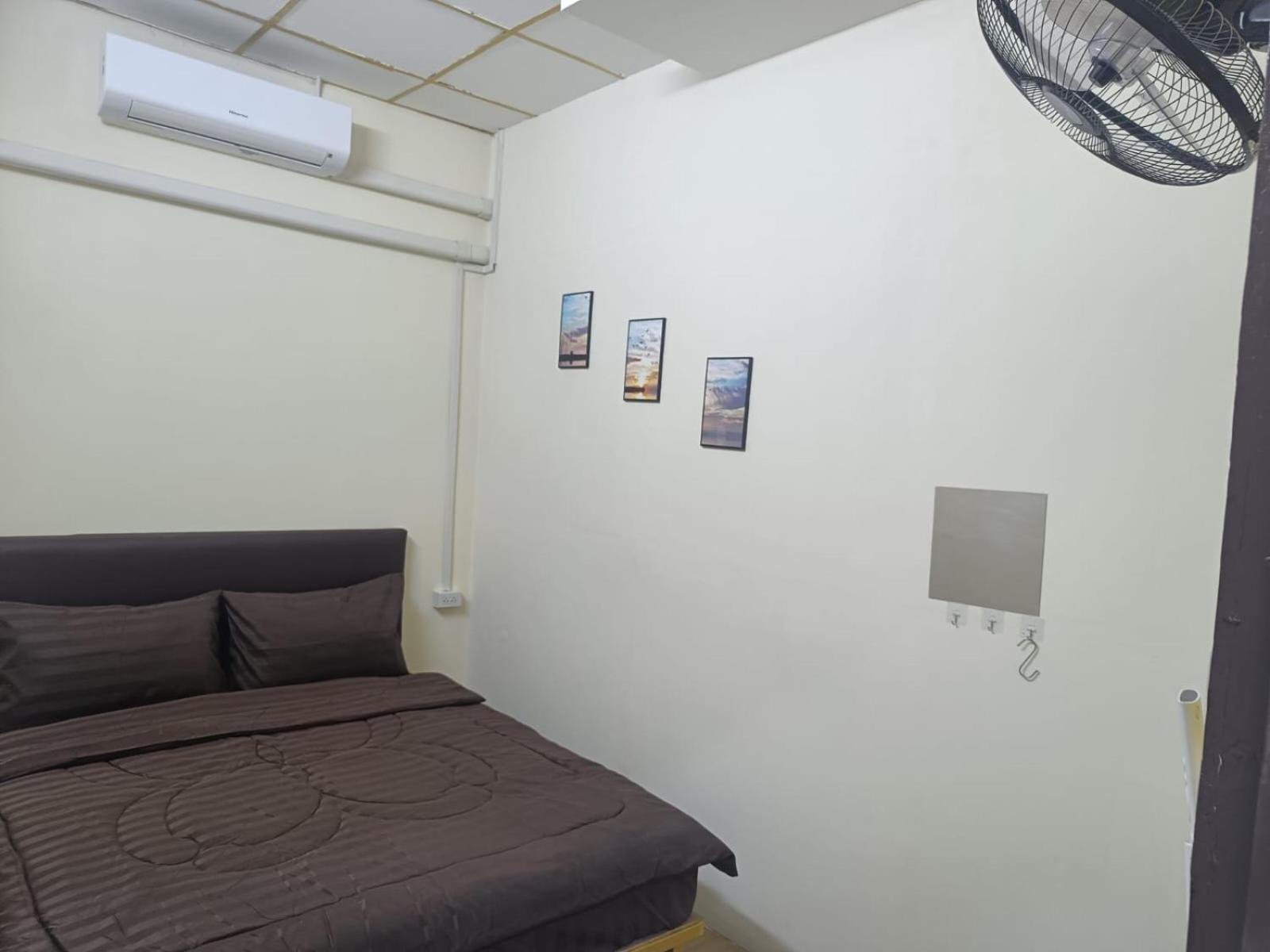 The House Hostel Bangkok Exterior photo
