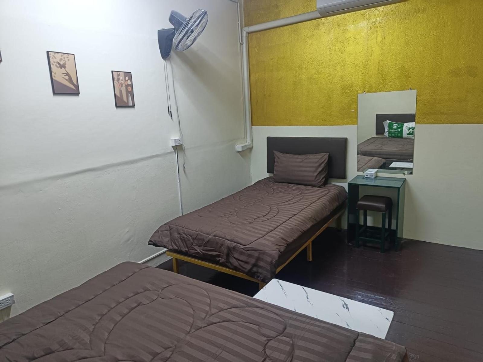 The House Hostel Bangkok Exterior photo